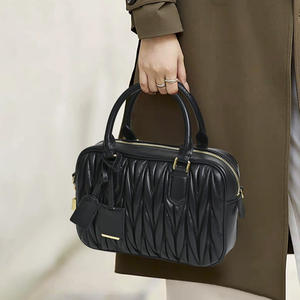 Nouveau Sac à Main Plissé en Peau de Mouton Tendance pour Femme, Sac Boston de Luxe Niche, Sac Bandoulière Populaire - Product Image 2