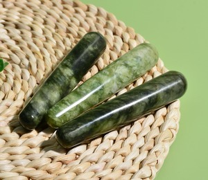 Varita de masaje de jade de cristal hecha a mano de 12 cm al por mayor masajeador facial de textura y color perfecto para curación corporal - Product Image 6