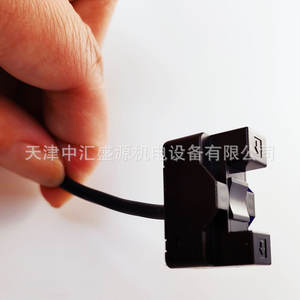 Sensor fotoeléctrico EE, nivel NPN de haz pasante Omron de 1M - Product Image 3