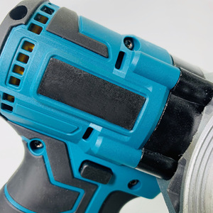 Pistolet à graisse électrique Makita, sans fil, rechargeable, avec buse automatique, pour l'entretien automobile et les équipements de camions - Product Image 4