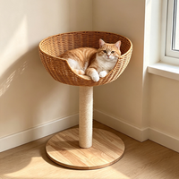 Panier pour chat en rotin tressé naturel avec griffoir en sisal et base en bois massif, mobilier d'intérieur pour animaux de compagnie