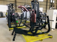 Machine de musculation sexy Entraîneur de football Dezhou Machine chargée à plaques Équipement de gymnastique Machine à squat Exercice des jambes F65 Hack Squat