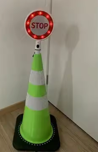 Panneau de signalisation routière réfléchissant avec flèche, signalisation de sécurité, feux stop clignotants à LED, alimenté par batterie, prismatique haute intensité - Product Image 6