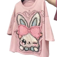 Camiseta de poliéster de manga corta con estampado de anime y dibujos animados, estilo patchwork, talla grande, resistente, para mujer, estilo nuevo de verano 2026, holgada y adelgazante