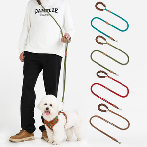 Accesorios para Mascotas Correas de Diseño Personalizado Nuevas y Populares para Perros con Mango Acolchado Suave y Flexibles de Bungee Extensibles - Product Image 1