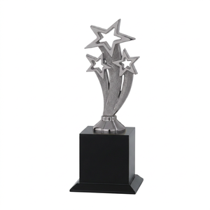 Trofeo Estrella con Tres Estrellas Plateadas sobre Base Negra con Logotipo Grabado para Premios Deportivos y de Juegos - Product Image 1