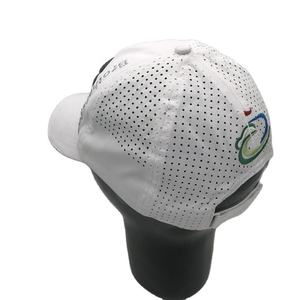 หมวกกอล์ฟกีฬาสีขาวต่ำโปรไฟล์ UV50 + 100% โพลีเอสเตอร์เลเซอร์แบบเจาะรูหมวกคุณพ่อปักแบบกำหนดเองวิ่งเจาะรู - Product Image 6
