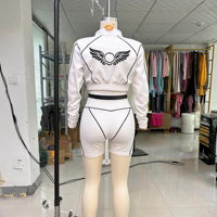 Ensemble de yoga 3 pièces personnalisé pour femme avec veste courte zippée, soutien-gorge de sport et short cycliste taille haute – Tenue d'été streetwear – Vente en gros OEM