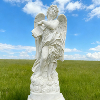 Sculpture de déesse ailée en marbre blanc de style européen sur mesure pour l'aménagement paysager extérieur de parcs et cours