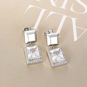 Pendientes de tuerca de moissanita VVS GRA de corte redondo con diseño de cola de pez de líneas simples, rellenos de oro de 14K, joyería de uso diario para mujer - Product Image 4