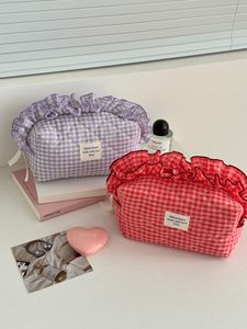 Elegant Lace Makeup Bag Portable Travel Cosmetic Organizer <b>Large</b> Capacity Beauty Storage Pouch - Product Image 1