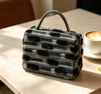 Tissu jacquard creux de haute qualité en stock, matière en laine tissée pour vêtements, chaussures, chapeaux et sacs pour femmes