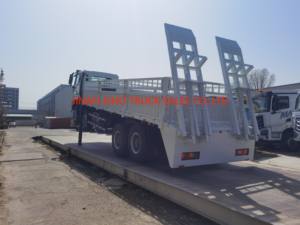 Camion à plateau plat 8x4 efficace |   Stabilisateurs hydrauliques + treuil + échelle renforcée pour un chargement rapide - Product Image 3