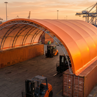 Abri métallique conteneurisé A-Frame à double treillis en PVC de 900 g, grande portée, sans fondation, résistant au vent, personnalisé pour le stationnement de voitures et la logistique
