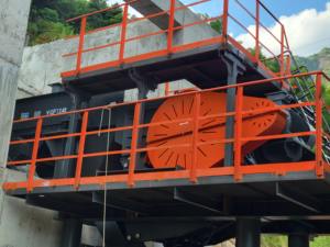 Alimentatore a Nastro Sospeso Robusto e Stabile per una Gestione Efficiente dei Materiali in Cantieri Minerari e Edili - Product Image 5