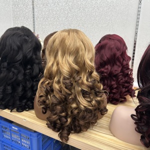 Cheveux bruts humains vietnamiens bouclés sans colle vendeurs moins chers 13X4 dentelle frontale <span class=keywords><strong>20</strong></span> pouces perruque <span class=keywords><strong>de</strong></span> couleur pour femme noire - Product Image 1