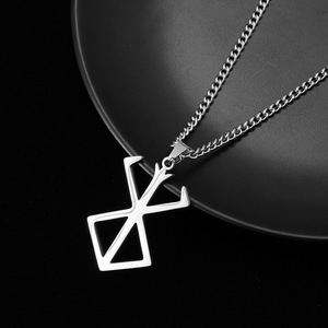 สร้อยคอสแตนเลสสีทองสำหรับผู้ชายกลวงออกเครื่องรางรูน - Product Image 2