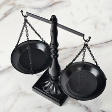 Meilleure vente nouveau Design Unique pièce maîtresse en métal équilibre Justice loi échelle décoration pièce maîtresse décor à la maison - Product Image 5