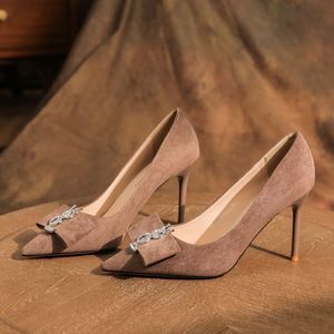 9888H-092 Zapatos de Tacón de Aguja con Pedrería de Gamuza, Zapatos de Oficina de Tacón Alto con Punta Puntiaguda, Tendencia de Moda para Mujer - Product Image 1