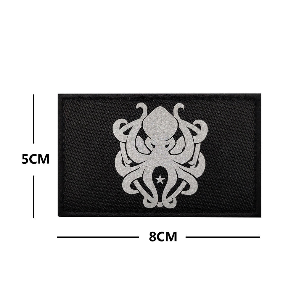 ปลาหมึกนานาชาติสีทองสะท้อนแสง M00352-2 (จตุรัส)
