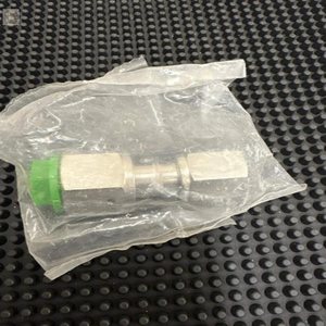 Ss-8-wvcr-7-6, 1/2 "Fvccx <span class=keywords><strong>3</strong></span>/8" fnpt एडेप्टर, 316 एस नया मूल तैयार स्टॉक औद्योगिक स्वचालन पैक समर्पित पीएलसी - Product Image 1