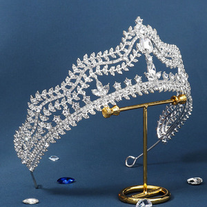 Corona di Lusso Personalizzata per Spose, <span class=keywords><strong>Tiara</strong></span> in Lega con Diamanti, Strass e Cristalli, per Feste di Compleanno, Balli e Matrimoni - Product Image 3