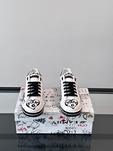 Dolces Tendances mode homme et femme, chaussures plates en tissu tissé avec motif cœur noir graffiti, lacets noirs, chaussures décontractées Gabbna - Product Image 1