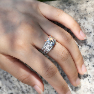 Anello da Donna con Zirconia Cubica, Accessorio di Gioielleria alla Moda - Product Image 5