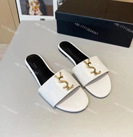 Vente en gros de tongs de créateurs en cuir verni de haute qualité pour femmes, tendance estivale, luxe, marque célèbre, pantoufles pour femmes