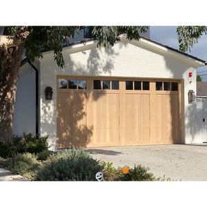 <span class=keywords><strong>Porte</strong></span> <span class=keywords><strong>de</strong></span> <span class=keywords><strong>garage</strong></span> en bois moderne avec fenêtre en verre Design <span class=keywords><strong>de</strong></span> chariot Portes basculantes sectionnelles en bois électriques pour villas - Product Image 1