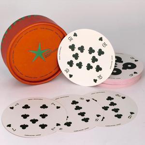 Cartes à jouer en PVC personnalisées, emballage en <span class=keywords><strong>tube</strong></span> cylindrique rouge, cartes de <span class=keywords><strong>poker</strong></span> circulaires imperméables pour cadeau souvenir de marque - Product Image 1