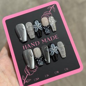 Uñas postizas largas hechas a mano con efecto ojo de gato plateado, arte 3D de flor azul y perlas, uñas de boda de lujo de alta gama al por mayor - Product Image 3