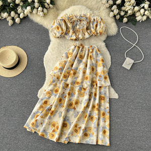 2024 nouveau été plage vacances femmes Sexy <span class=keywords><strong>jupe</strong></span> florale costumes Sexy hors épaule bustier tubulaire et gâteau <span class=keywords><strong>longue</strong></span> <span class=keywords><strong>jupe</strong></span> deux pièces ensemble - Product Image 1