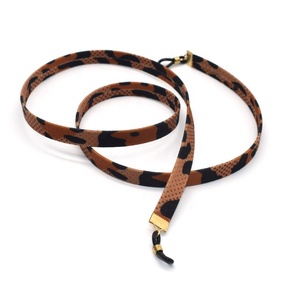 Chaîne de <span class=keywords><strong>lunettes</strong></span> <span class=keywords><strong>tendance</strong></span> style européen-américain, <span class=keywords><strong>cordon</strong></span> personnalisé en tissu imprimé léopard pour <span class=keywords><strong>lunettes</strong></span> de soleil - Product Image 4