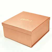 Emballage en carton biodégradable personnalisé avec logo en or imprimé, boîte cadeau pliable de luxe avec couvercle pour l'emballage de vêtements