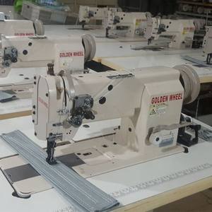 Machine à coudre industrielle à double aiguille Golden Wheel 4250 avec entraînement par aiguille et pied marcheur - Product Image 3