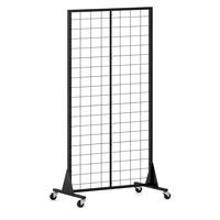 Présentoir de merchandising autoportant en grille métallique double panneau pour vêtements et sacs à main