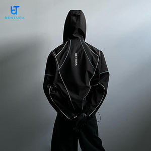 <span class=keywords><strong>Giacca</strong></span> da Tuta Leggera da <span class=keywords><strong>Uomo</strong></span> Personalizzata in Nylon 100% di Alta Qualità con Guscio <span class=keywords><strong>a</strong></span> Cerniera, Cappuccio Elastico e Design con Strisce Riflettenti 3M - Product Image 6