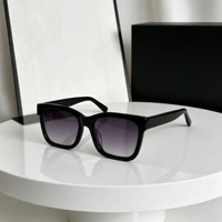 Lunettes de soleil classiques colorées vintage à grande monture, verres dégradés, unisexe, carrées, UV400, amincissantes, pour visage épuré, pour adulte, voyage
