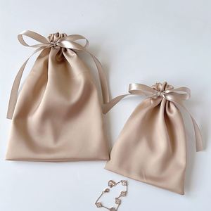Pochette en satin champagne avec cordon de serrage pour bijoux, bagues, boucles d'oreilles, rangement de pièces de monnaie, organiseur de voyage, sac cadeau, impression argentée avec logo personnalisé - Product Image 6