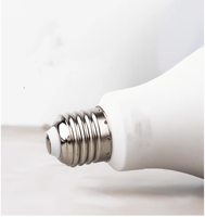 Ampoule LED blanche froide 5W-18W 9W avec boîtier PC en aluminium à base E27/B22 et puce LED 2835 SMD pour l'éclairage