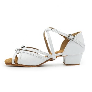 Vente en gros <span class=keywords><strong>de</strong></span> chaussures <span class=keywords><strong>de</strong></span> <span class=keywords><strong>danse</strong></span> BD originales pour enfants avec logo personnalisé <span class=keywords><strong>sandales</strong></span> <span class=keywords><strong>de</strong></span> pratique professionnelles en cuir Salsa Sasan Jazz chaussures <span class=keywords><strong>de</strong></span> <span class=keywords><strong>danse</strong></span> latine pour filles - Product Image 2