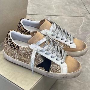 Chaussures décontractées de luxe en cuir véritable avec logo personnalisé de haute qualité, baskets en dentelle blanches de style camouflage, authentiques et de marque. - Product Image 1