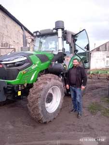 Máy Kéo 120HP 150HP Nông Nghiệp Đất Màu Đỏ Màu Xanh Lá Cây 4WD 16 + 8 Đưa Đón Bánh Nông Nghiệp 1204 Máy Kéo - Product Image 4