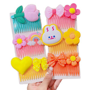 Nouveau peigne de dessin animé pour enfants mignon doux <span class=keywords><strong>cheveux</strong></span> <span class=keywords><strong>courts</strong></span> dispositif de finition dos <span class=keywords><strong>cheveux</strong></span> peigne carte <span class=keywords><strong>cheveux</strong></span> accessoires - Product Image 1