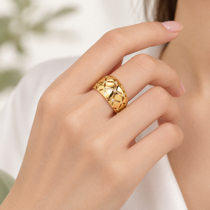 Anillo de Zirconia con Rejilla Dorada, Acero Inoxidable, Chapado al Vacío en Oro de 14K, Joyería Geométrica de Banda Ancha - Product Image 5