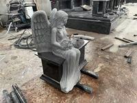 Statue d'ange assis en granit de style européen