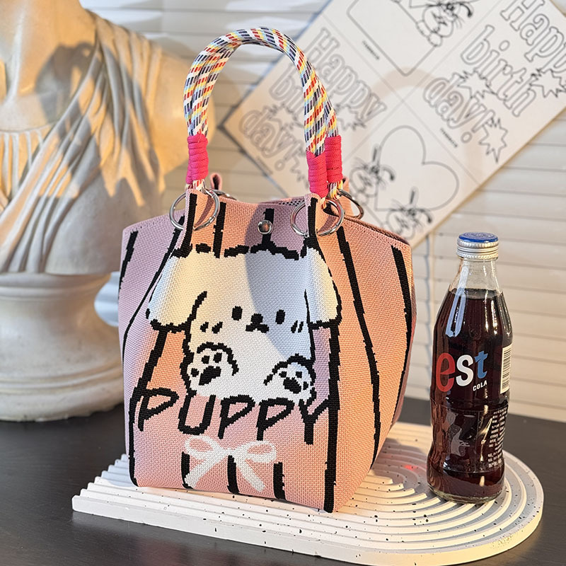 Chiot avec nœud papillon