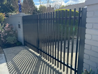 Solution de clôture en aluminium à piquets verticaux professionnelle pour la protection des propriétés commerciales