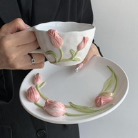 Tasse à tulipes peinte à la main de style classique, vaisselle en céramique de haute qualité et en relief pour les cadeaux d'affaires